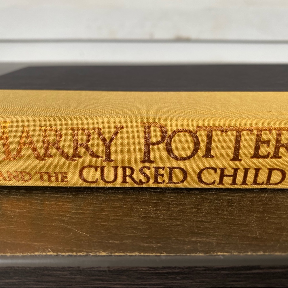 Harry Potter and the Cursed Child Parts 1 and 2 Special Rehearsal Edition Script - Picture 3 of 13